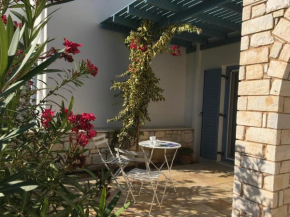 Aliki Maisonette by the beach
